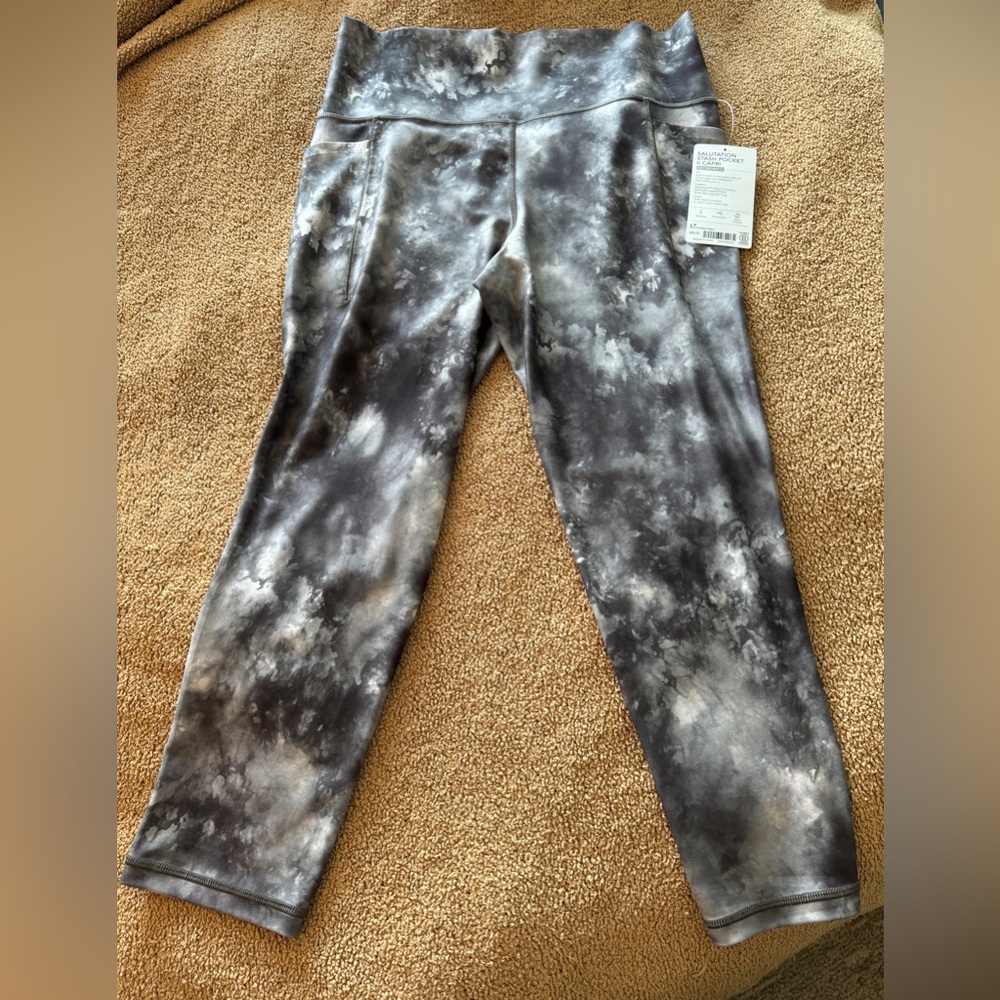 NWT Athleta Salutation Stash Pocket ll Capri size LT